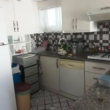 Akbuekte Guenluek Kiralik Didim
